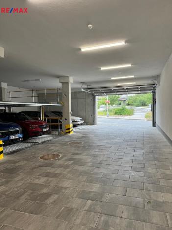 Pronájem garážového stání, Praha - Libeň, Primátorská, 2590 m2