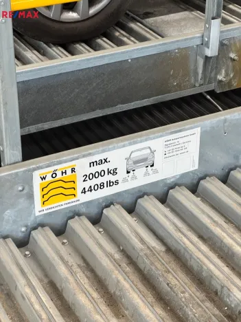 Pronájem garážového stání, Praha - Libeň, Primátorská, 2590 m2