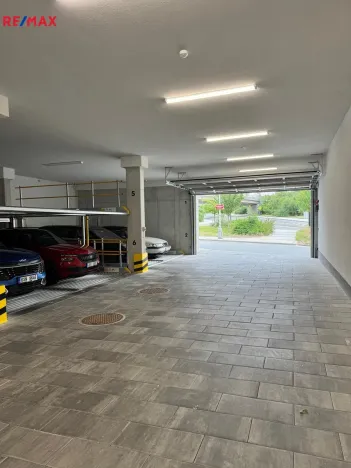 Pronájem garážového stání, Praha - Libeň, Primátorská, 2590 m2