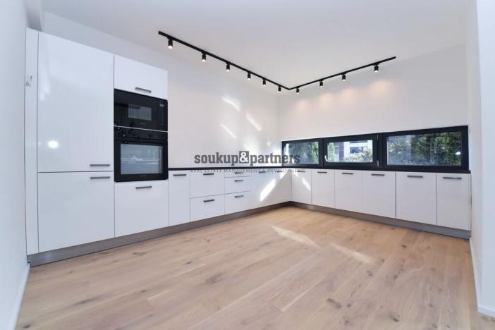 Pronájem rodinného domu, Praha - Háje, V Hájích, 220 m2