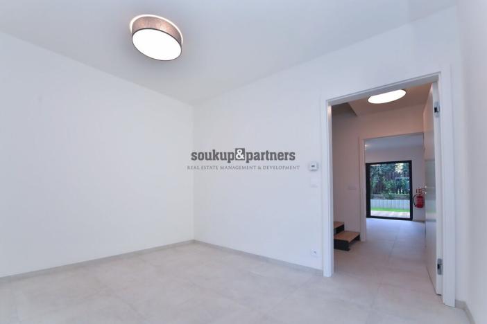 Pronájem rodinného domu, Praha - Háje, V Hájích, 220 m2