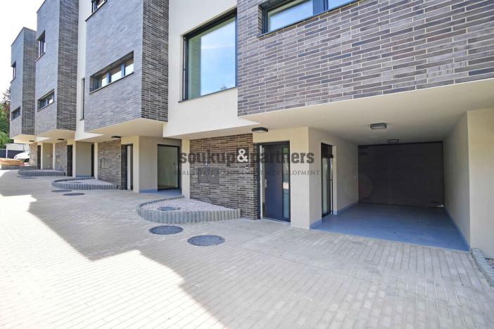 Pronájem rodinného domu, Praha - Háje, V Hájích, 220 m2