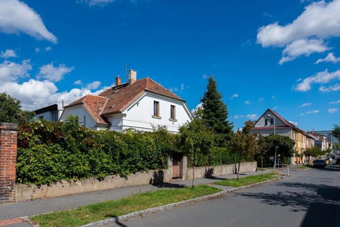 Prodej rodinného domu, Praha - Kobylisy, Přemyšlenská, 110 m2