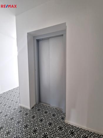 Pronájem bytu 3+1, Praha - Braník, Branická, 192 m2