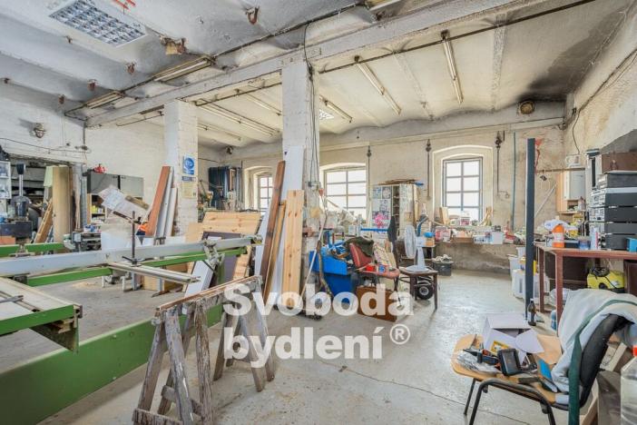 Prodej komerční nemovitosti, Srbice, 879 m2