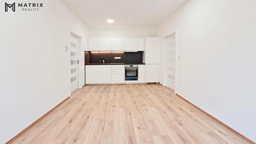 Prodej bytu 2+kk, Králův Dvůr, náměstí Míru, 55 m2