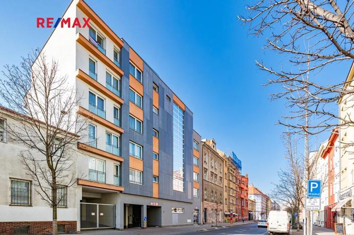 Pronájem bytu 1+kk, Praha - Vršovice, Petrohradská, 30 m2