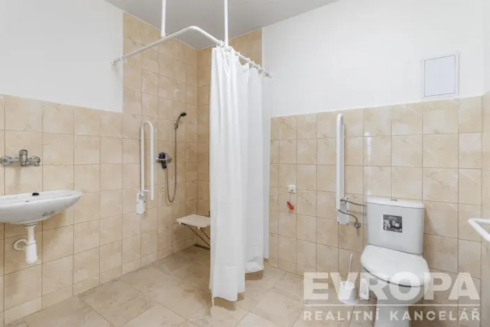 Pronájem skladu, Havlíčkův Brod, okres havlíčkův brod, 8000 m2