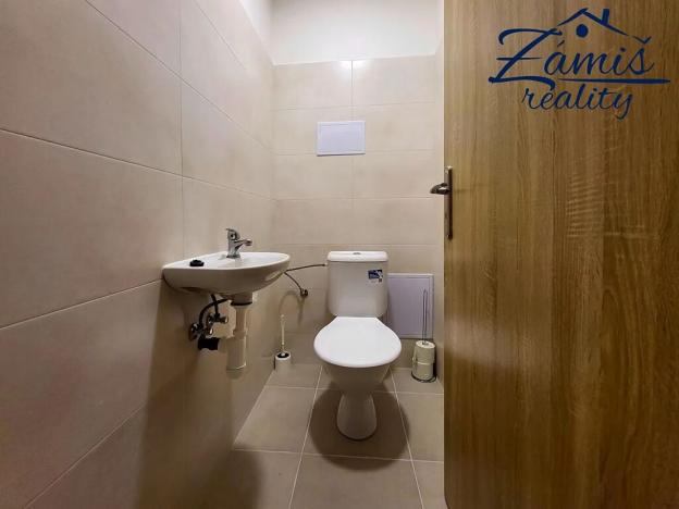 Pronájem obchodního prostoru, Kladno, Tyršova, 260 m2