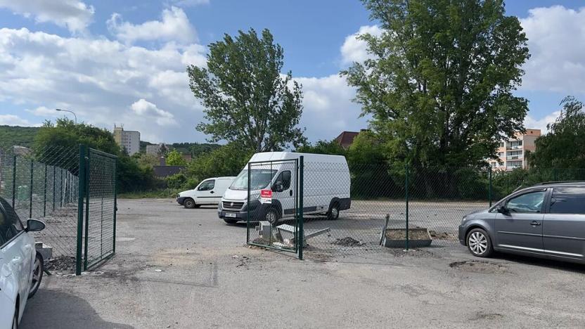 Pronájem komerčního pozemku, Praha - Modřany, Komořanská, 1500 m2