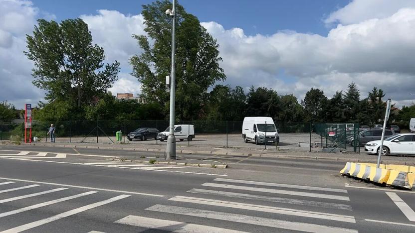 Pronájem komerčního pozemku, Praha - Modřany, Komořanská, 1500 m2
