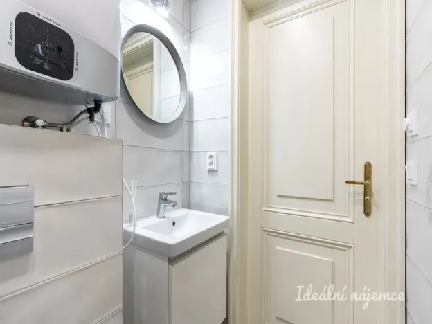 Pronájem bytu 1+kk, Praha - Vršovice, Černomořská, 18 m2