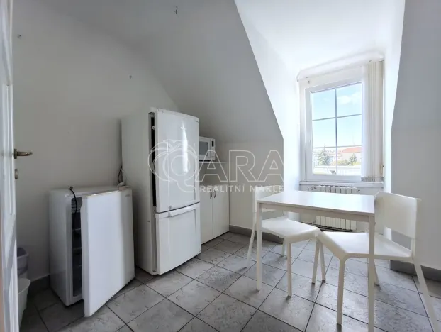 Pronájem kanceláře, Praha - Vršovice, Na louži, 101 m2