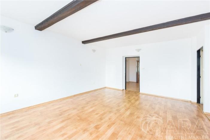 Prodej rodinného domu, Mladá Vožice, Husovo náměstí, 232 m2