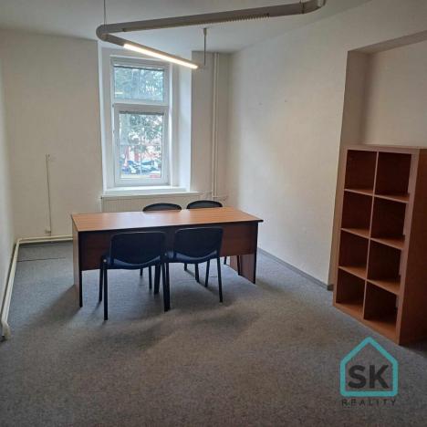 Pronájem kanceláře, Krnov - Pod Bezručovým vrchem, nám. Minoritů, 20 m2