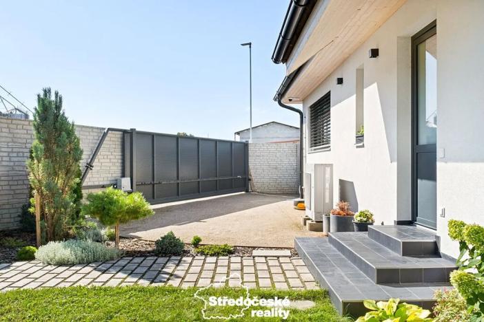 Prodej rodinného domu, Polerady, 240 m2