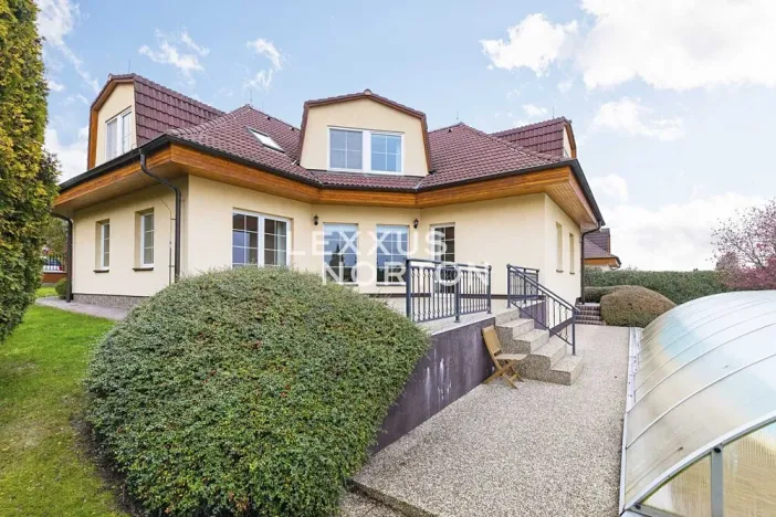 Pronájem vily, Praha - Lysolaje, Nad Helmrovkou, 255 m2