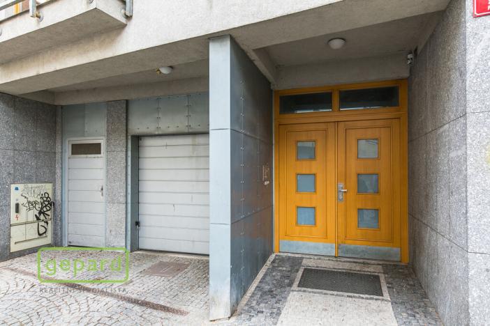 Pronájem garážového stání, Praha - Žižkov, Dalimilova, 14 m2