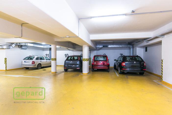 Pronájem garážového stání, Praha - Žižkov, Dalimilova, 14 m2