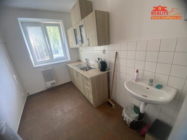 Pronájem výrobních prostor, Česká Skalice, Křenkova, 4200 m2