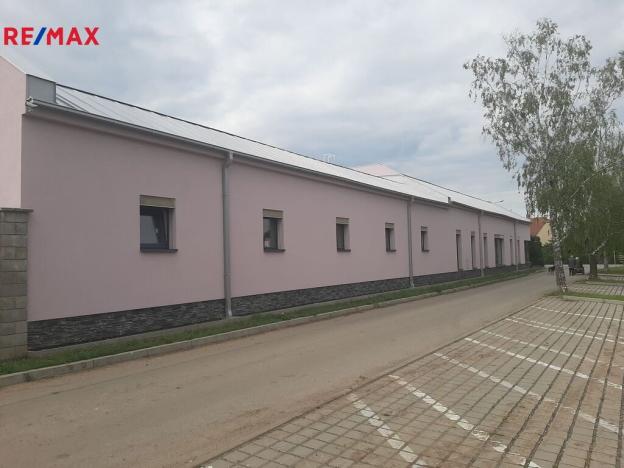 Pronájem obchodního prostoru, Měnín, 444 m2