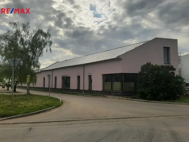 Pronájem obchodního prostoru, Měnín, 444 m2