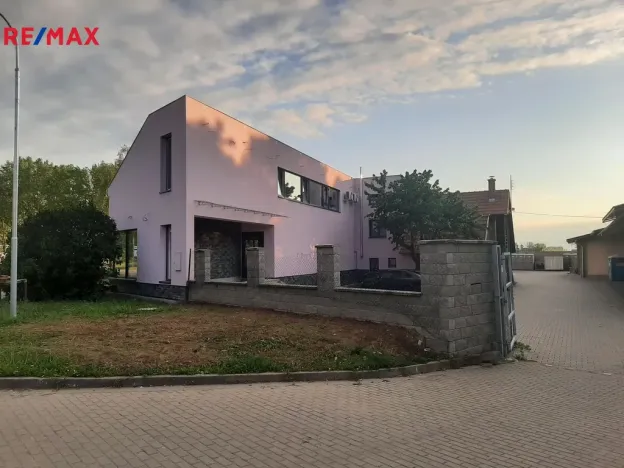 Pronájem obchodního prostoru, Měnín, 444 m2