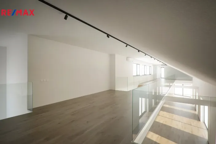 Pronájem obchodního prostoru, Měnín, 444 m2