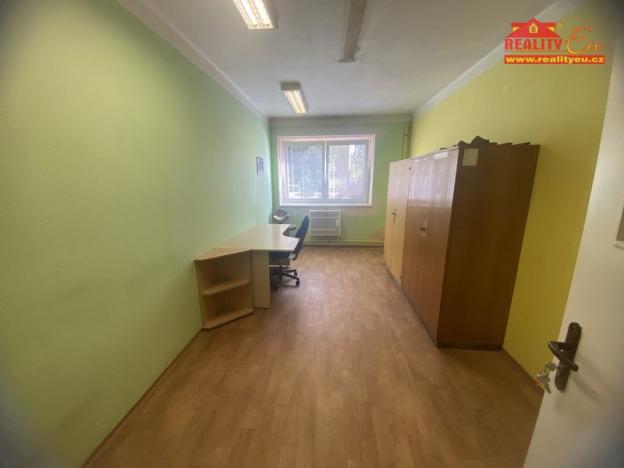 Pronájem skladu, Česká Skalice, Křenkova, 4200 m2