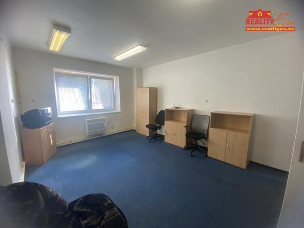 Pronájem skladu, Česká Skalice, Křenkova, 4200 m2