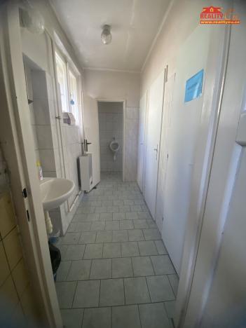 Pronájem skladu, Česká Skalice, Křenkova, 4200 m2