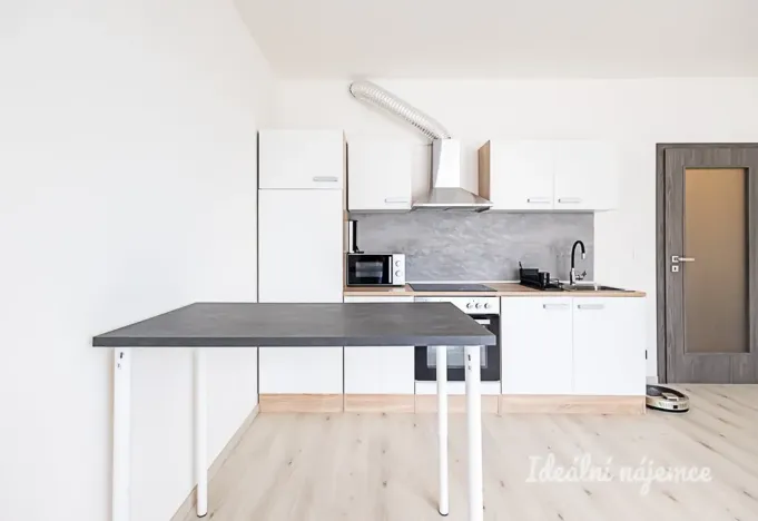 Pronájem bytu 1+kk, Praha - Kbely, Sedlářova, 34 m2