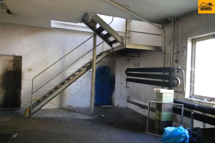 Prodej komerční nemovitosti, Moravec, 3983 m2