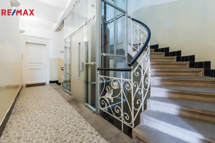 Pronájem kanceláře, Praha - Staré Město, Staroměstské náměstí, 195 m2