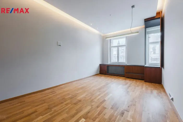 Pronájem kanceláře, Praha - Staré Město, Staroměstské náměstí, 195 m2