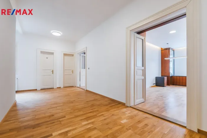 Pronájem kanceláře, Praha - Staré Město, Staroměstské náměstí, 195 m2