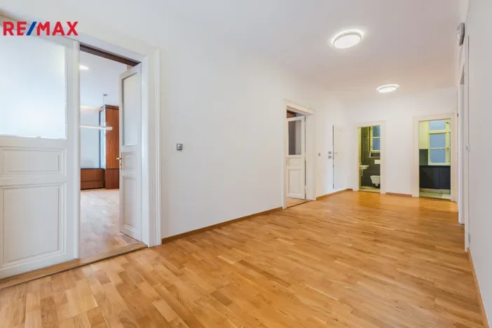 Pronájem kanceláře, Praha - Staré Město, Staroměstské náměstí, 195 m2