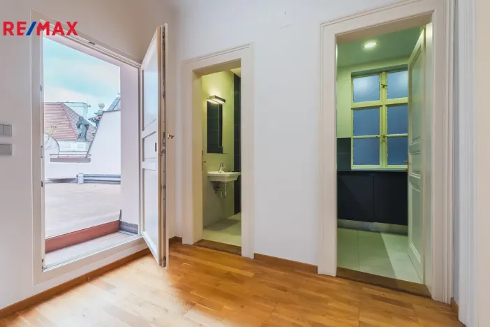 Pronájem kanceláře, Praha - Staré Město, Staroměstské náměstí, 195 m2