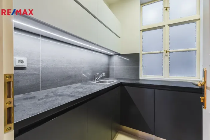 Pronájem kanceláře, Praha - Staré Město, Staroměstské náměstí, 195 m2