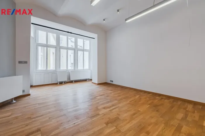 Pronájem kanceláře, Praha - Staré Město, Staroměstské náměstí, 195 m2