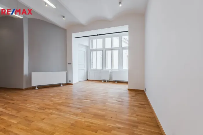 Pronájem kanceláře, Praha - Staré Město, Staroměstské náměstí, 195 m2