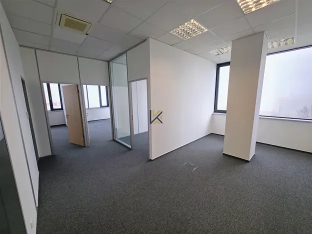 Pronájem kanceláře, Praha - Horní Počernice, Sezemická, 314 m2