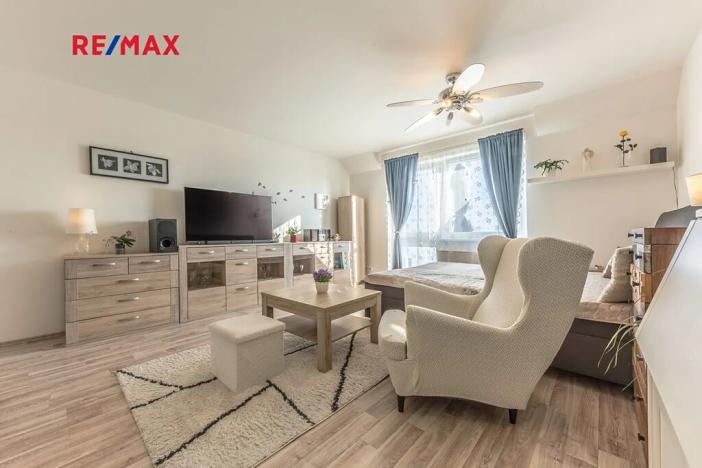 Pronájem bytu 1+kk, Praha - Písnice, Švihovská, 38 m2