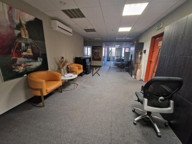 Pronájem kanceláře, Praha, Táborská, 375 m2