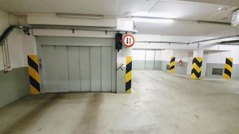 Pronájem kanceláře, Praha, Táborská, 375 m2