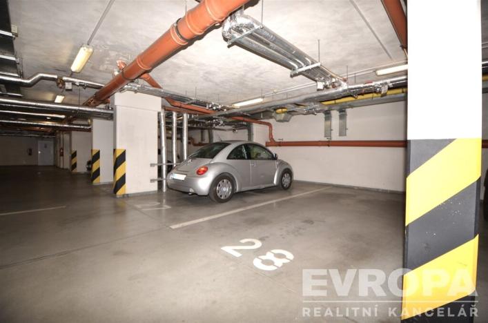 Prodej garážového stání, Praha - Košíře, Plzeňská, 16 m2
