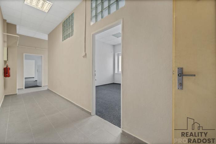 Pronájem obchodního prostoru, Pardubice, 17. listopadu, 97 m2