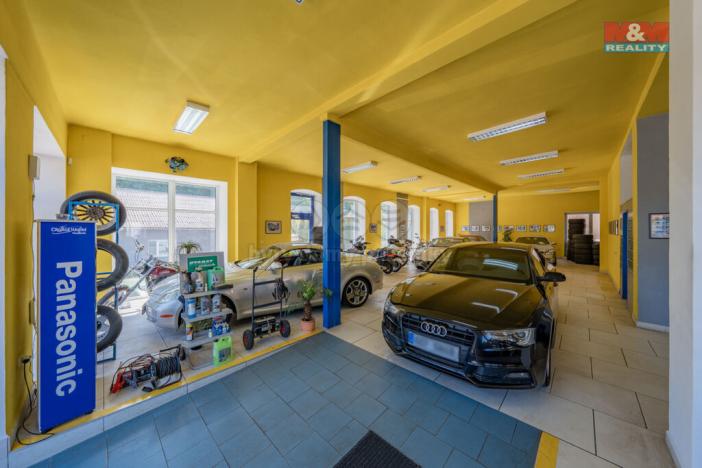 Prodej obchodního prostoru, Šarovy, 400 m2