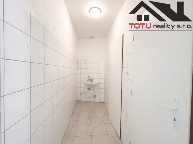 Pronájem obchodního prostoru, Jaroměř, Husova, 200 m2