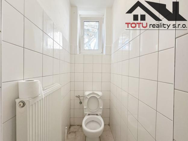 Pronájem obchodního prostoru, Jaroměř, Husova, 200 m2